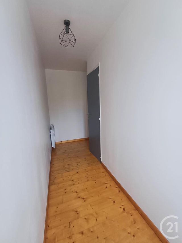 Appartement T3 &agrave; louer - 4 pi&egrave;ces - 86,50 m2 - Thure - 86 - POITOU-CHARENTES