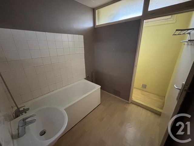 Appartement T3 &agrave; vendre - 3 pi&egrave;ces - 58,74 m2 - Chatellerault - 86 - POITOU-CHARENTES
