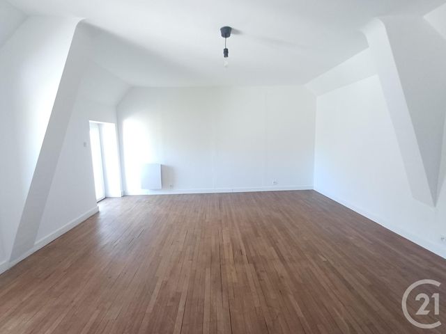 Maison &agrave; louer - 4 pi&egrave;ces - 95,10 m2 - Senille St Sauveur - 86 - POITOU-CHARENTES