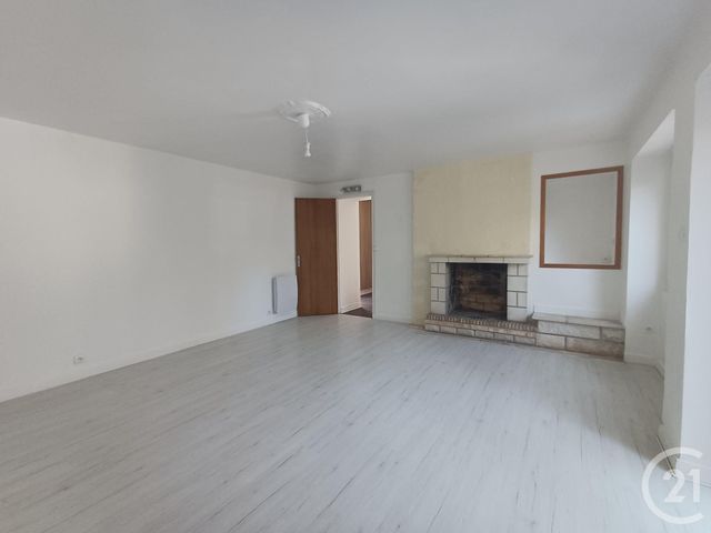 Maison &agrave; louer - 4 pi&egrave;ces - 95,10 m2 - Senille St Sauveur - 86 - POITOU-CHARENTES