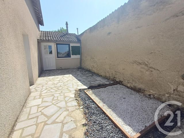 Maison &agrave; louer - 4 pi&egrave;ces - 95,10 m2 - Senille St Sauveur - 86 - POITOU-CHARENTES