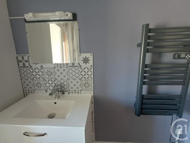 Maison &agrave; louer - 4 pi&egrave;ces - 95,10 m2 - Senille St Sauveur - 86 - POITOU-CHARENTES