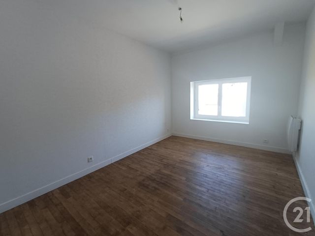Maison &agrave; louer - 4 pi&egrave;ces - 95,10 m2 - Senille St Sauveur - 86 - POITOU-CHARENTES