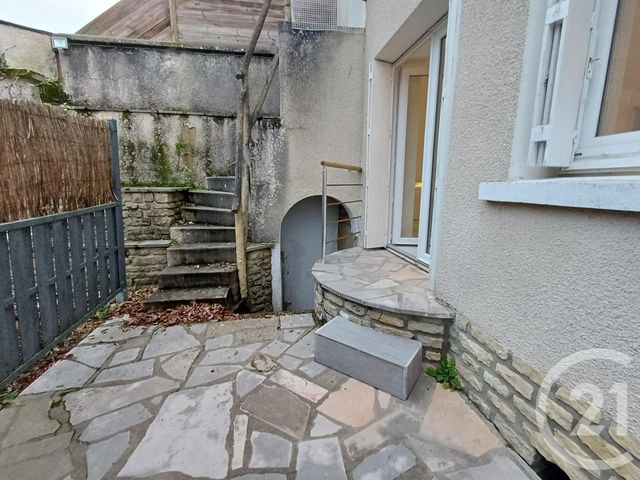 Maison &agrave; louer - 4 pi&egrave;ces - 95,10 m2 - Senille St Sauveur - 86 - POITOU-CHARENTES