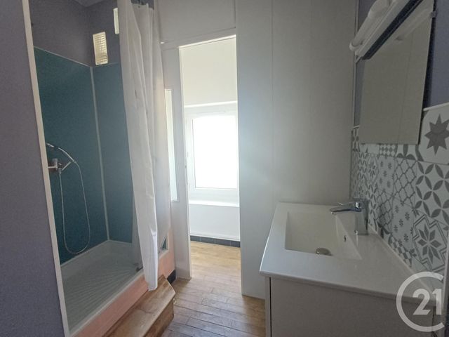 Maison &agrave; louer - 4 pi&egrave;ces - 95,10 m2 - Senille St Sauveur - 86 - POITOU-CHARENTES