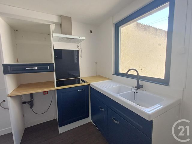 Maison &agrave; louer - 4 pi&egrave;ces - 95,10 m2 - Senille St Sauveur - 86 - POITOU-CHARENTES