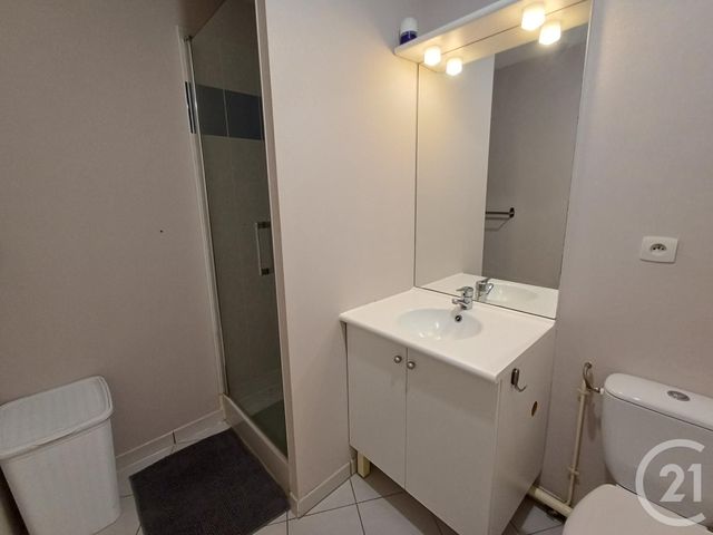 Appartement T1 &agrave; louer - 1 pi&egrave;ce - 28,20 m2 - Chatellerault - 86 - POITOU-CHARENTES