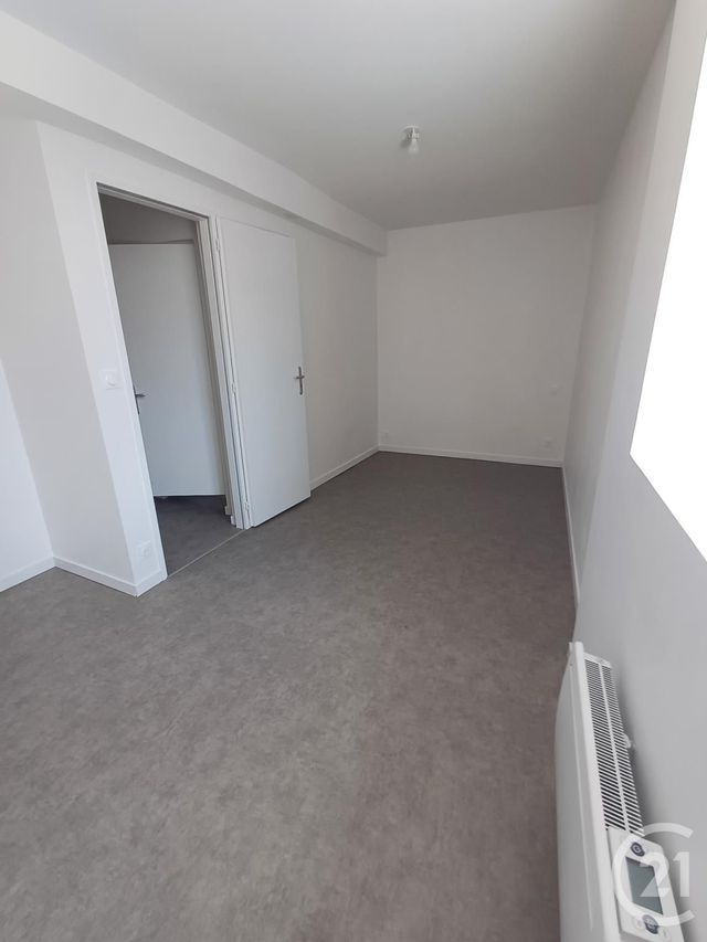 Appartement T3 &agrave; louer - 3 pi&egrave;ces - 66,26 m2 - Chatellerault - 86 - POITOU-CHARENTES