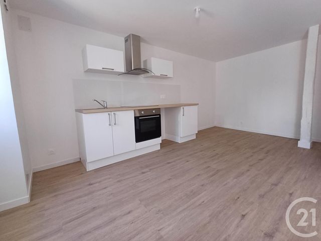 Appartement T3 &agrave; louer - 3 pi&egrave;ces - 66,26 m2 - Chatellerault - 86 - POITOU-CHARENTES