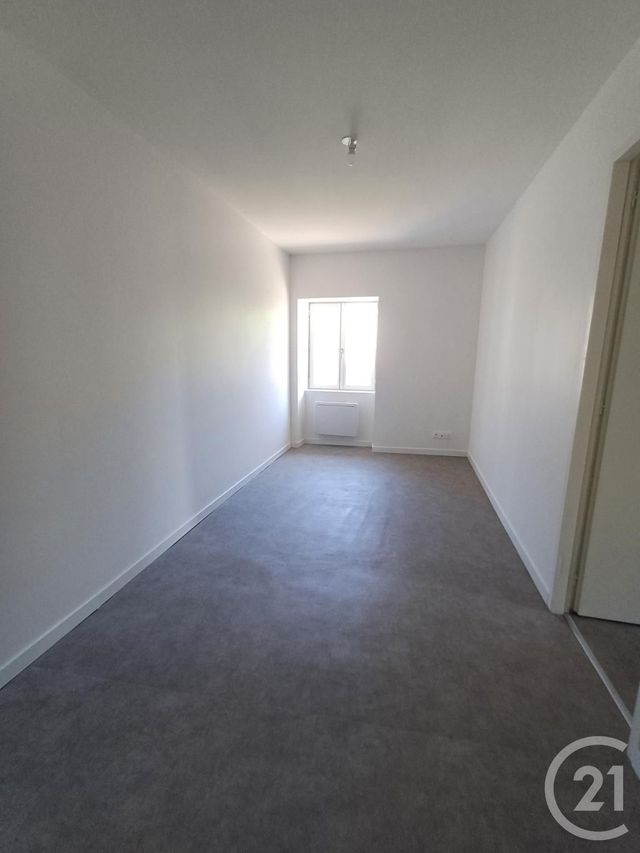 Appartement T3 &agrave; louer - 3 pi&egrave;ces - 66,26 m2 - Chatellerault - 86 - POITOU-CHARENTES
