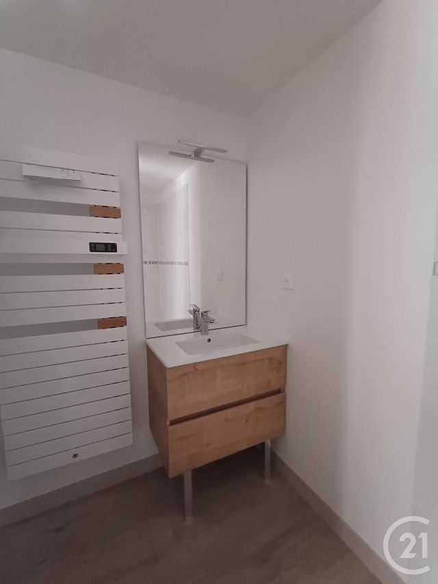 Appartement T2 &agrave; louer - 2 pi&egrave;ces - 48,57 m2 - Chatellerault - 86 - POITOU-CHARENTES
