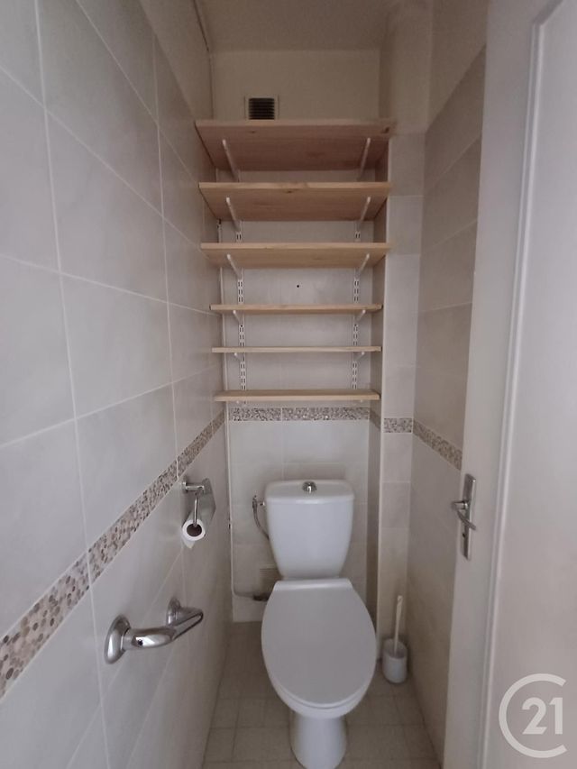 Appartement T4 &agrave; louer - 4 pi&egrave;ces - 96,41 m2 - Chatellerault - 86 - POITOU-CHARENTES