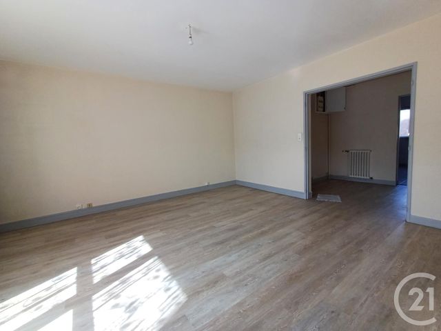 Appartement T4 &agrave; louer - 4 pi&egrave;ces - 96,41 m2 - Chatellerault - 86 - POITOU-CHARENTES