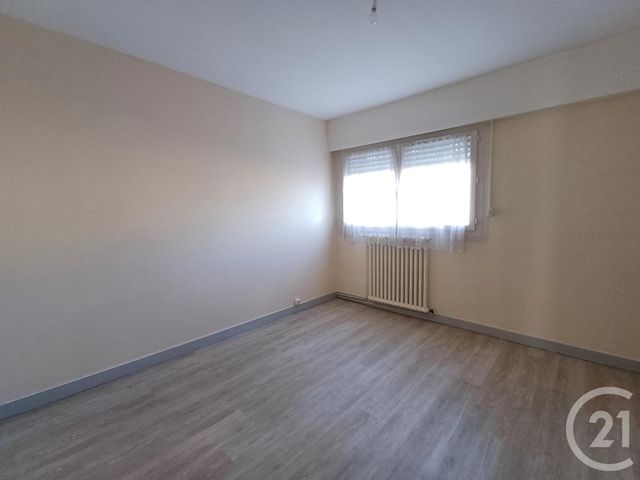 Appartement T4 &agrave; louer - 4 pi&egrave;ces - 96,41 m2 - Chatellerault - 86 - POITOU-CHARENTES