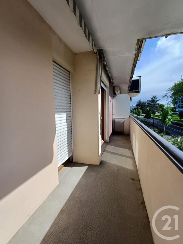 Appartement T4 &agrave; louer - 4 pi&egrave;ces - 96,41 m2 - Chatellerault - 86 - POITOU-CHARENTES