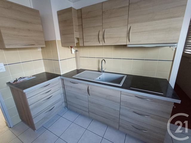Appartement T4 &agrave; louer - 4 pi&egrave;ces - 96,41 m2 - Chatellerault - 86 - POITOU-CHARENTES