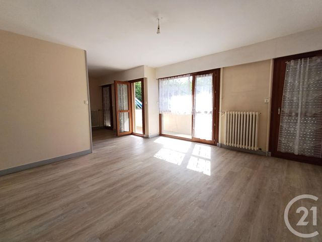Appartement T4 &agrave; louer - 4 pi&egrave;ces - 96,41 m2 - Chatellerault - 86 - POITOU-CHARENTES