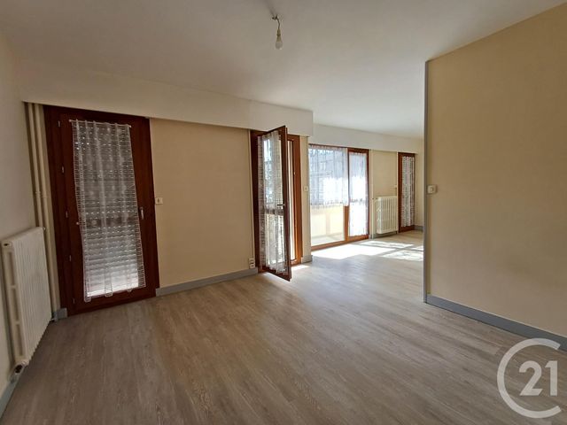 Appartement T4 &agrave; louer - 4 pi&egrave;ces - 96,41 m2 - Chatellerault - 86 - POITOU-CHARENTES