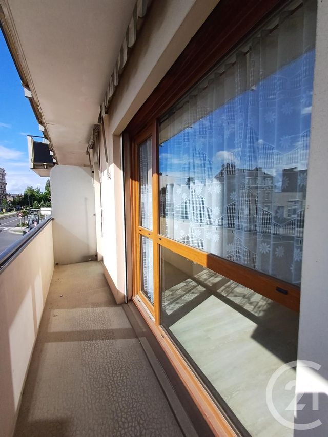 Appartement T4 &agrave; louer - 4 pi&egrave;ces - 96,41 m2 - Chatellerault - 86 - POITOU-CHARENTES