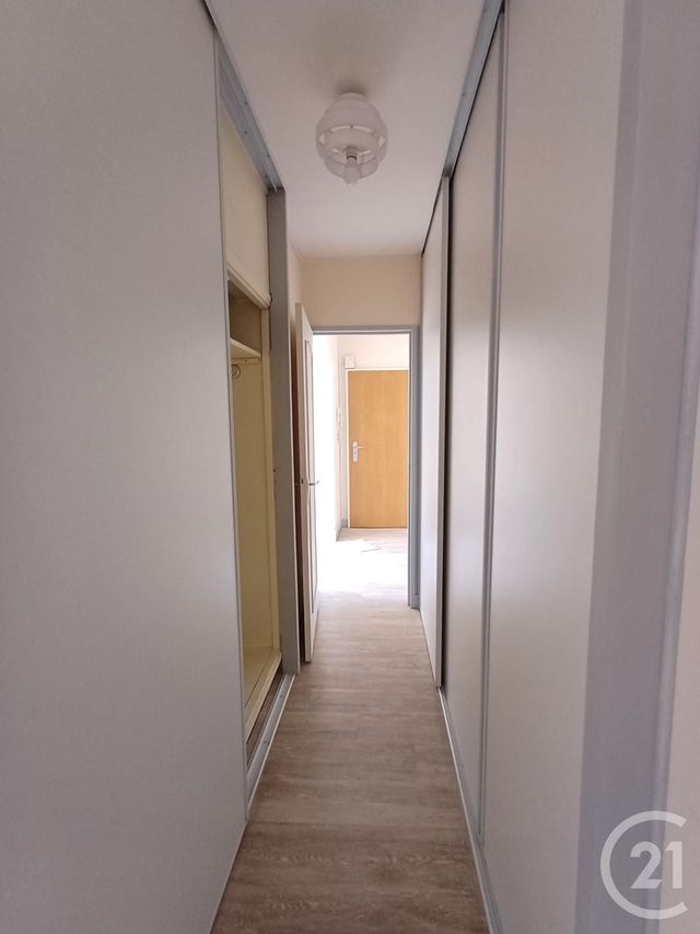 Appartement T4 &agrave; louer - 4 pi&egrave;ces - 96,41 m2 - Chatellerault - 86 - POITOU-CHARENTES