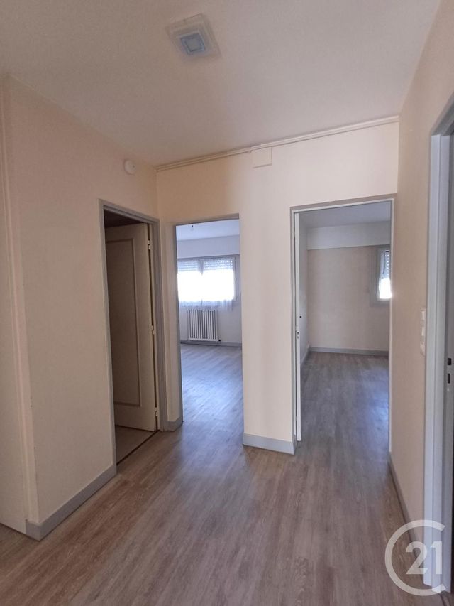 Appartement T4 &agrave; louer - 4 pi&egrave;ces - 96,41 m2 - Chatellerault - 86 - POITOU-CHARENTES