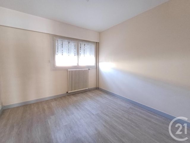 Appartement T4 &agrave; louer - 4 pi&egrave;ces - 96,41 m2 - Chatellerault - 86 - POITOU-CHARENTES