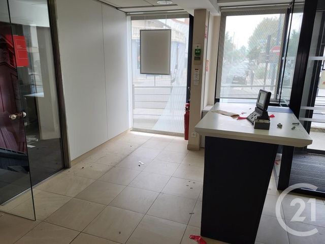 Local commercial à louer - 240.0 m2 - 78 - Yvelines