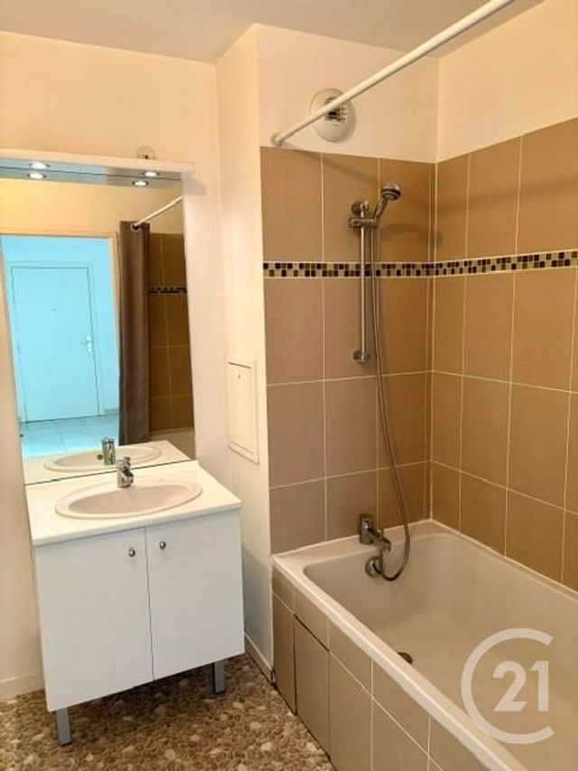 Appartement &agrave; louer - 3 pi&egrave;ces - 59 m2 - Sartrouville - 78 - ILE-DE-FRANCE
