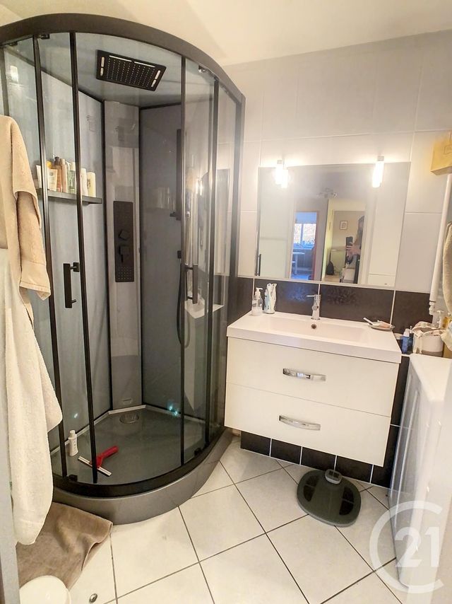 Appartement F3 &agrave; louer - 4 pi&egrave;ces - 83,90 m2 - Deville Les Rouen - 76 - HAUTE-NORMANDIE