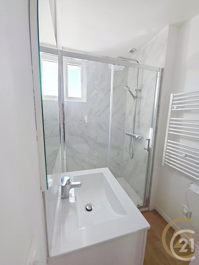 Maison &agrave; louer - 5 pi&egrave;ces - 76,90 m2 - Deville Les Rouen - 76 - HAUTE-NORMANDIE