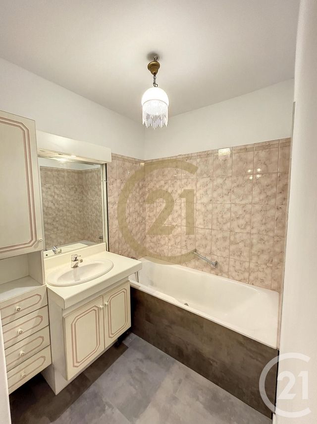 Appartement F2 à louer - 2 pièces - 52 m2 - Deville Les Rouen - 76 - HAUTE-NORMANDIE