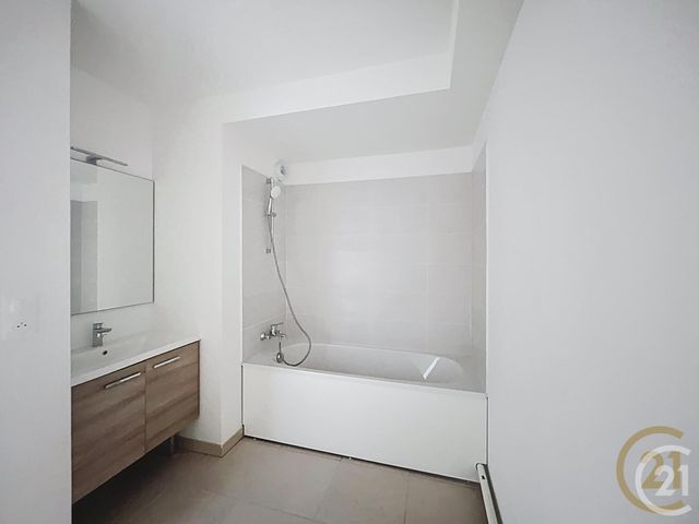 Appartement &agrave; louer - 3 pi&egrave;ces - 60,34 m2 - Deville Les Rouen - 76 - HAUTE-NORMANDIE