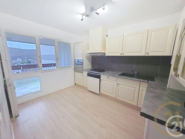 Appartement F4 &agrave; louer - 4 pi&egrave;ces - 77,94 m2 - Deville Les Rouen - 76 - HAUTE-NORMANDIE