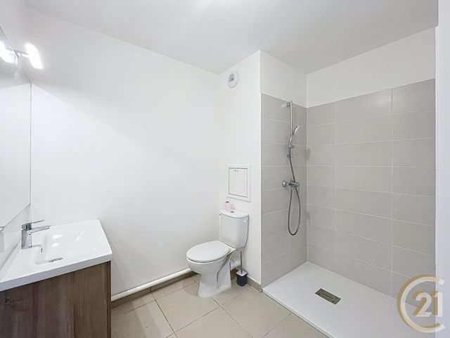 Appartement &agrave; louer - 2 pi&egrave;ces - 43,22 m2 - Deville Les Rouen - 76 - HAUTE-NORMANDIE