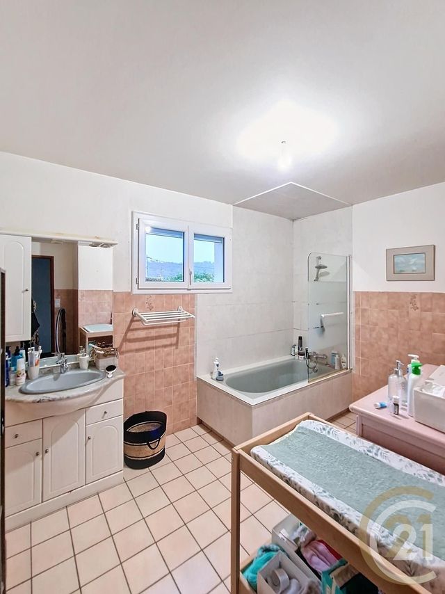 Maison &agrave; louer - 6 pi&egrave;ces - 120,08 m2 - Notre Dame De Bondeville - 76 - HAUTE-NORMANDIE