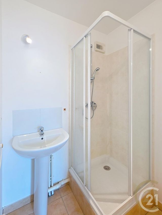 Appartement F4 &agrave; louer - 4 pi&egrave;ces - 73,23 m2 - Deville Les Rouen - 76 - HAUTE-NORMANDIE