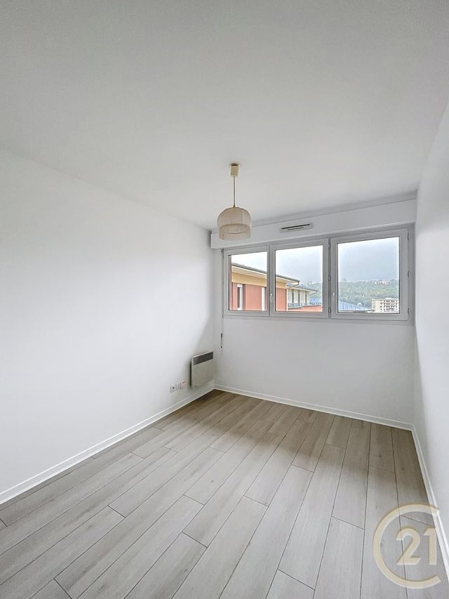 Appartement F4 &agrave; louer - 4 pi&egrave;ces - 73,23 m2 - Deville Les Rouen - 76 - HAUTE-NORMANDIE