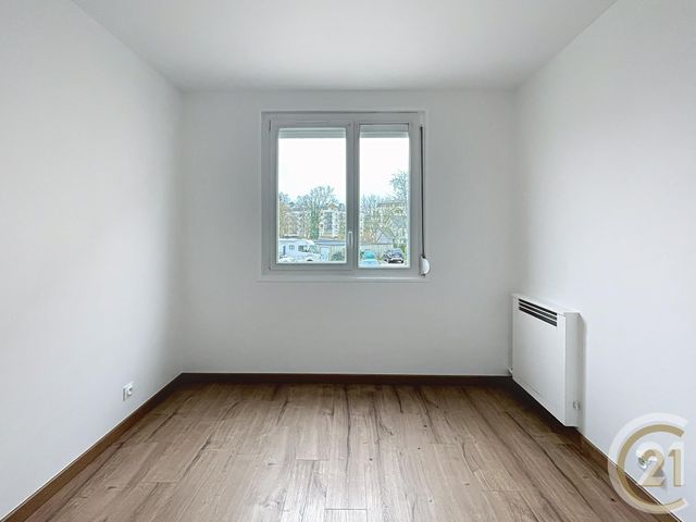 Appartement F4 &agrave; louer - 4 pi&egrave;ces - 65,02 m2 - Deville Les Rouen - 76 - HAUTE-NORMANDIE