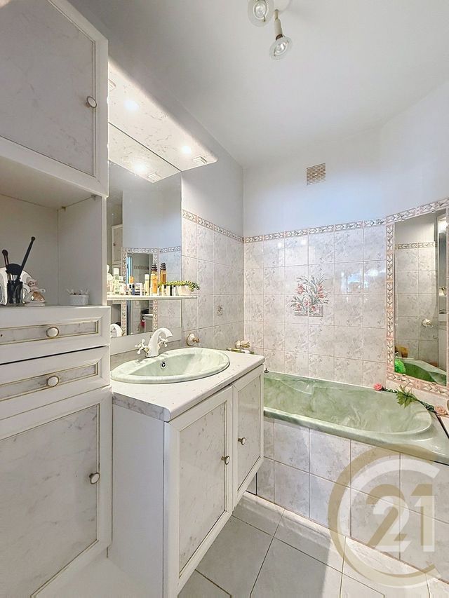 Appartement F4 &agrave; vendre - 4 pi&egrave;ces - 75,70 m2 - Deville Les Rouen - 76 - HAUTE-NORMANDIE