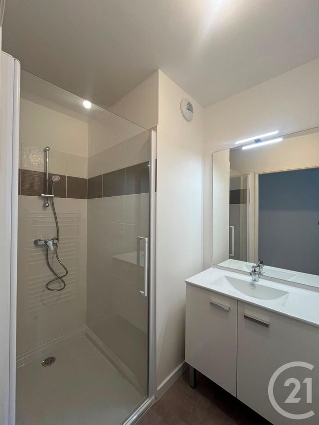 Appartement F4 &agrave; louer - 5 pi&egrave;ces - 115,60 m2 - Notre Dame De Bondeville - 76 - HAUTE-NORMANDIE