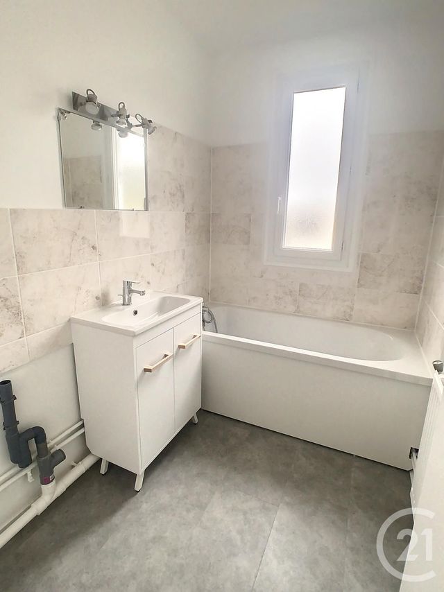 Appartement F3 &agrave; louer - 3 pi&egrave;ces - 64,65 m2 - Deville Les Rouen - 76 - HAUTE-NORMANDIE