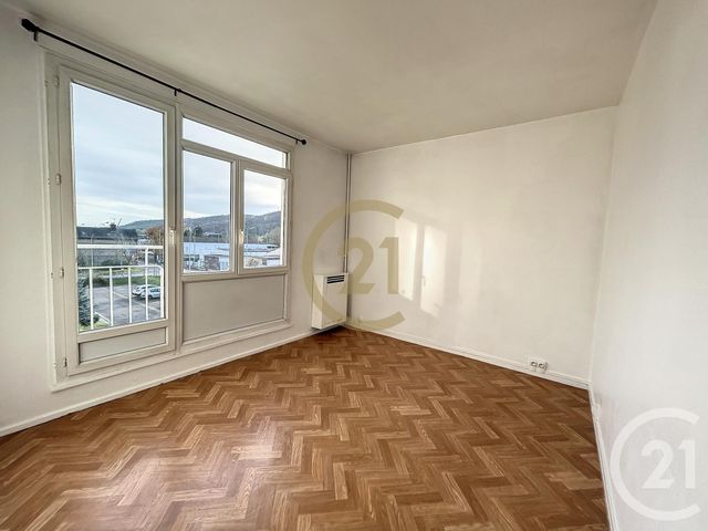 Appartement F3 &agrave; louer - 3 pi&egrave;ces - 55,04 m2 - Deville Les Rouen - 76 - HAUTE-NORMANDIE