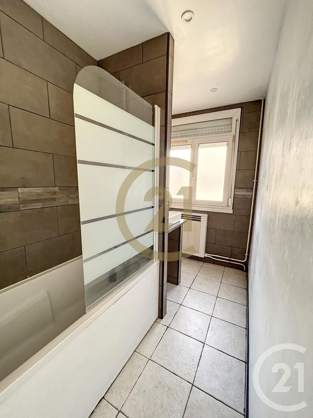 Appartement F3 &agrave; louer - 3 pi&egrave;ces - 55,04 m2 - Deville Les Rouen - 76 - HAUTE-NORMANDIE