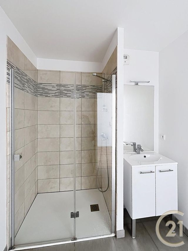 Appartement &agrave; louer - 2 pi&egrave;ces - 33,77 m2 - Elbeuf - 76 - HAUTE-NORMANDIE