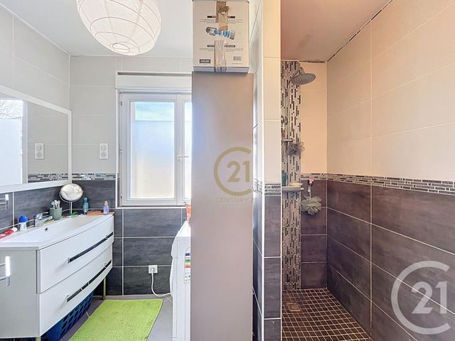 Appartement T3 à louer - 3 pièces - 64,50 m2 - St Genis Laval - 69 - RHONE-ALPES