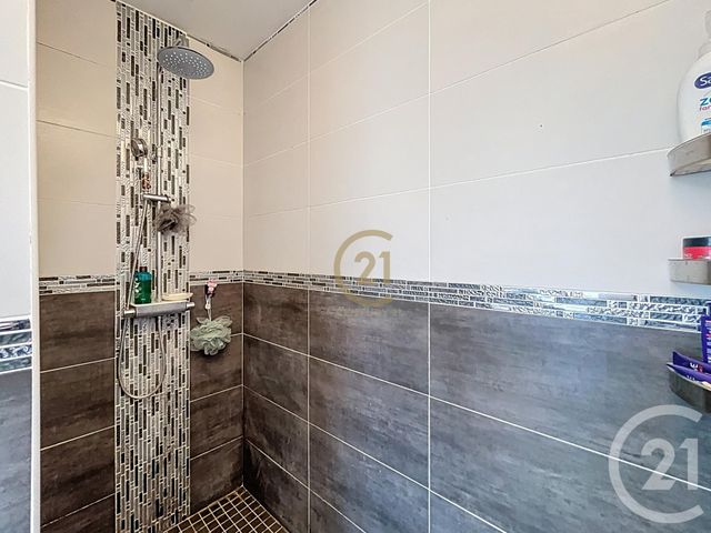 Appartement T3 à louer - 3 pièces - 64,50 m2 - St Genis Laval - 69 - RHONE-ALPES