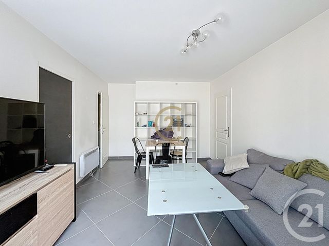 Appartement T3 à louer - 3 pièces - 64,50 m2 - St Genis Laval - 69 - RHONE-ALPES