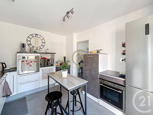 Appartement T3 à louer - 3 pièces - 64,50 m2 - St Genis Laval - 69 - RHONE-ALPES