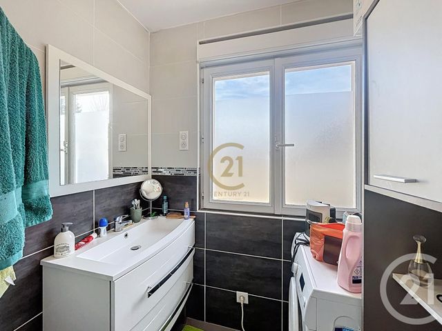 Appartement T3 à louer - 3 pièces - 64,50 m2 - St Genis Laval - 69 - RHONE-ALPES