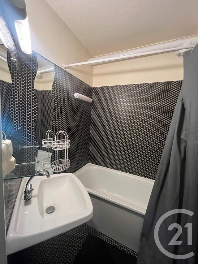 Appartement Studio &agrave; louer - 1 pi&egrave;ce - 14,34 m2 - St Genis Laval - 69 - RHONE-ALPES